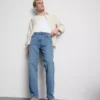 Jeans med medelhög midja och raka ben