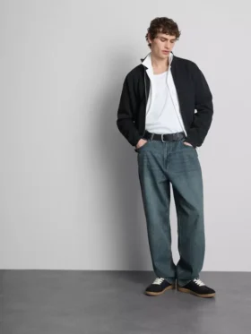 Jeans med medelhög midja och raka ben