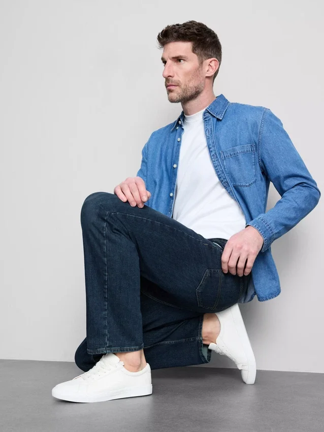 Jeans med medelhög midja och raka ben
