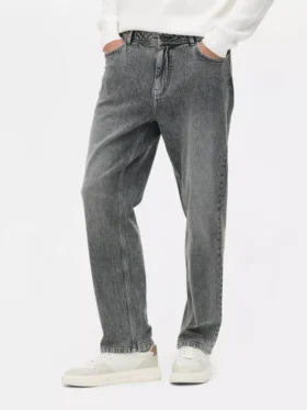 Jeans med medelhög midja och raka ben