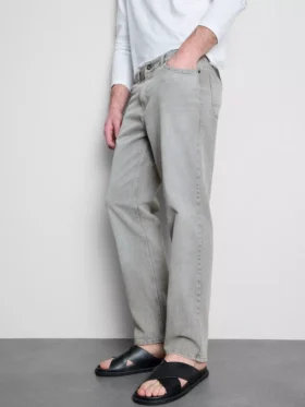 Jeans med medelhög midja och raka ben