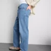 Jeans med medelhög midja och raka ben