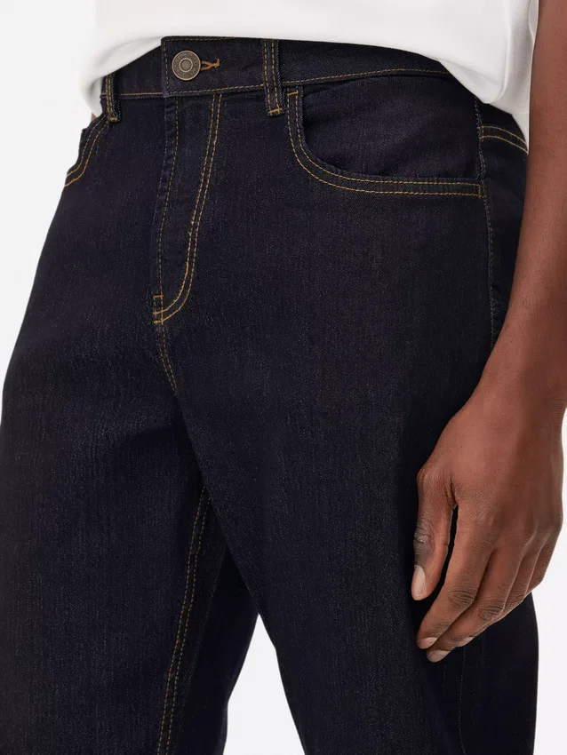 Jeans med medelhög midja och raka ben