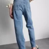 Jeans med medelhög midja och raka ben