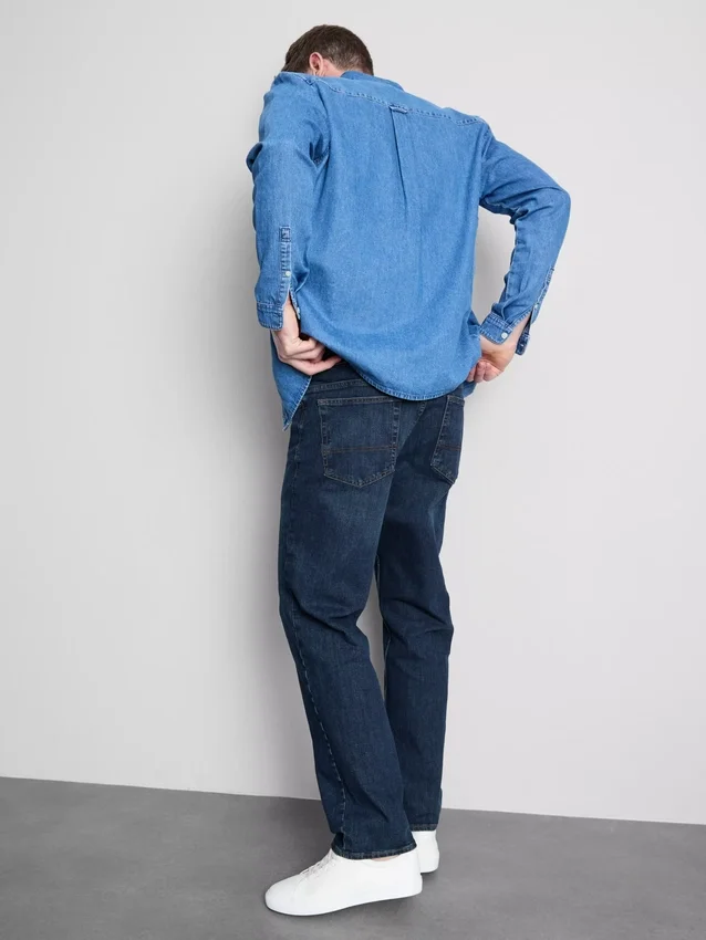 Jeans med medelhög midja och raka ben