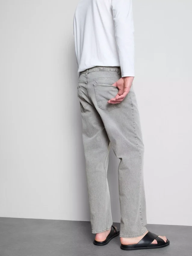 Jeans med medelhög midja och raka ben