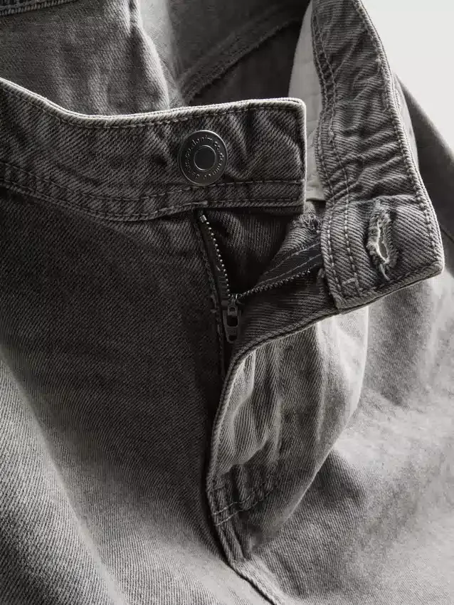 Jeans med medelhög midja och raka ben