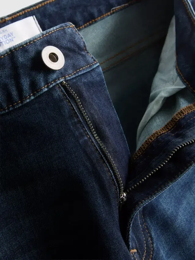 Jeans med medelhög midja och raka ben