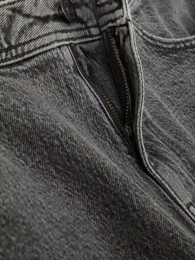 Jeans med medelhög midja och raka ben