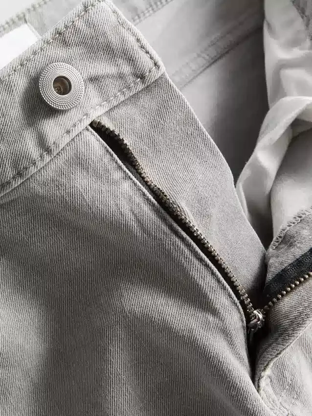 Jeans med medelhög midja och raka ben