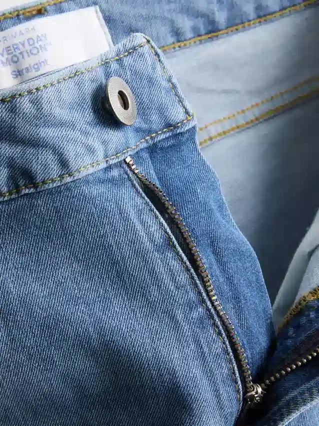 Jeans med medelhög midja och raka ben