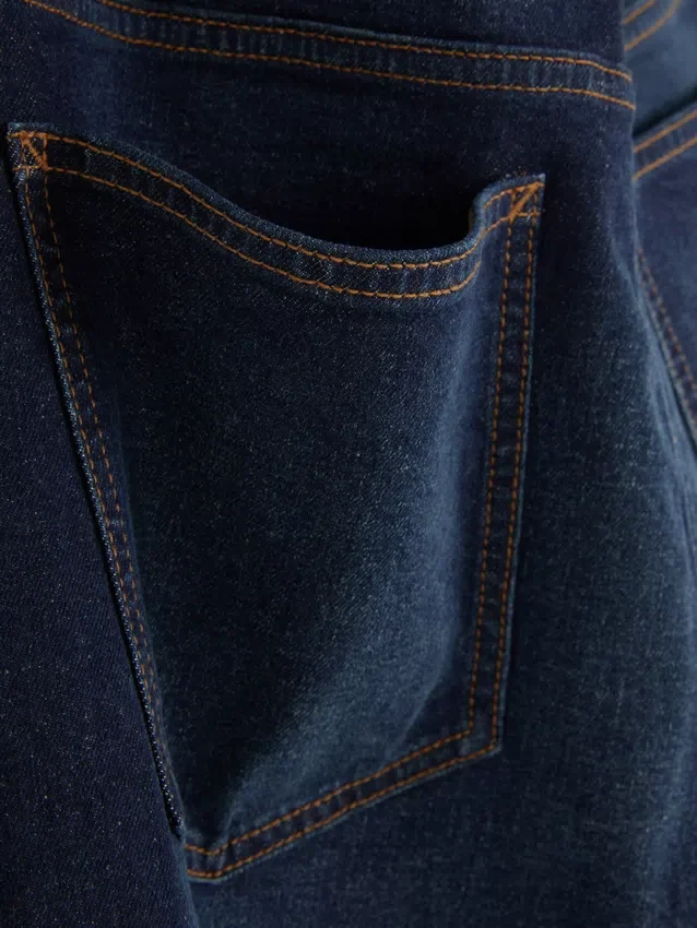 Jeans med medelhög midja och raka ben