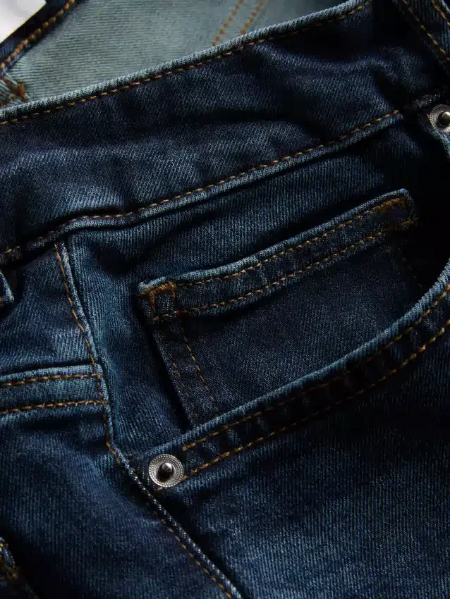 Jeans med medelhög midja och raka ben