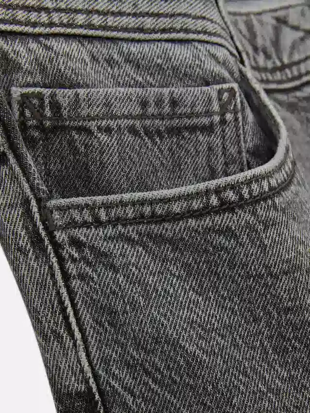 Jeans med medelhög midja och raka ben