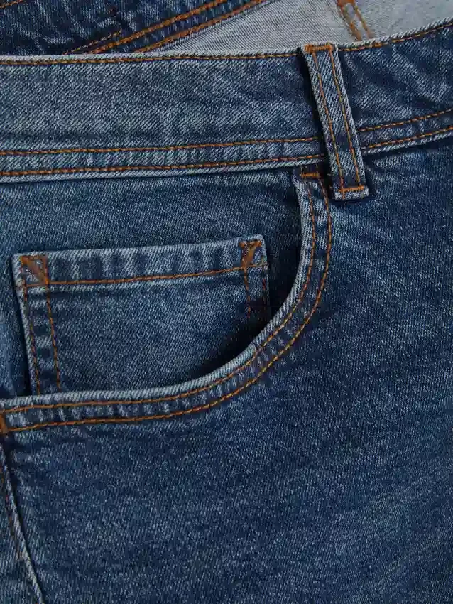 Jeans med medelhög midja och raka ben