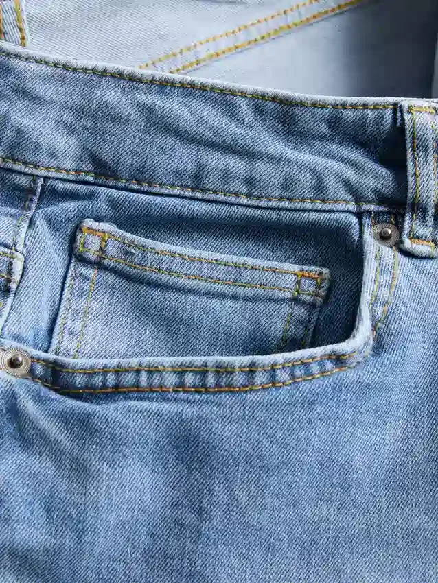 Jeans med medelhög midja och raka ben
