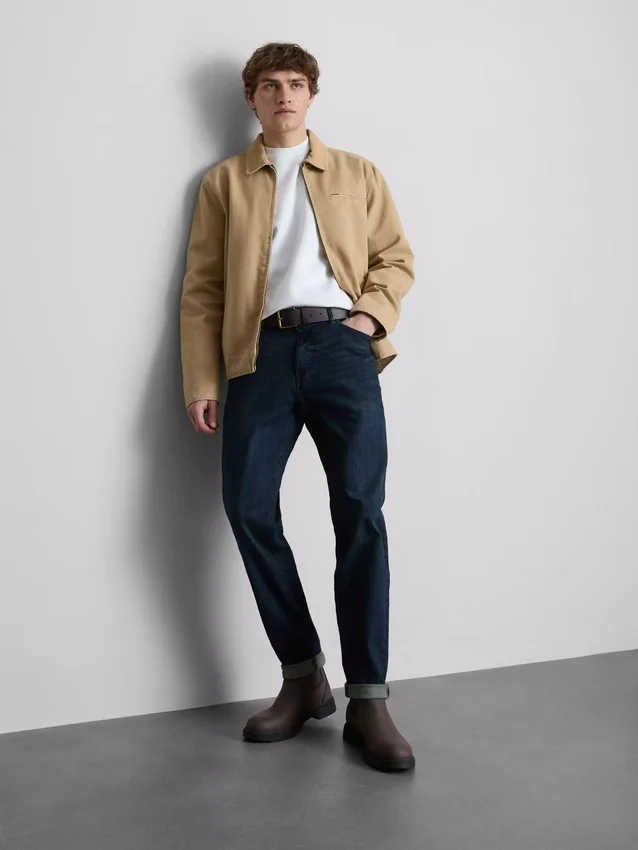 Jeans med medelhög midja och smal passform
