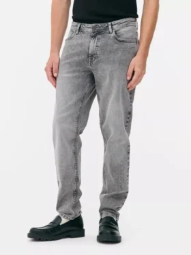 Jeans med medelhög midja och smal passform