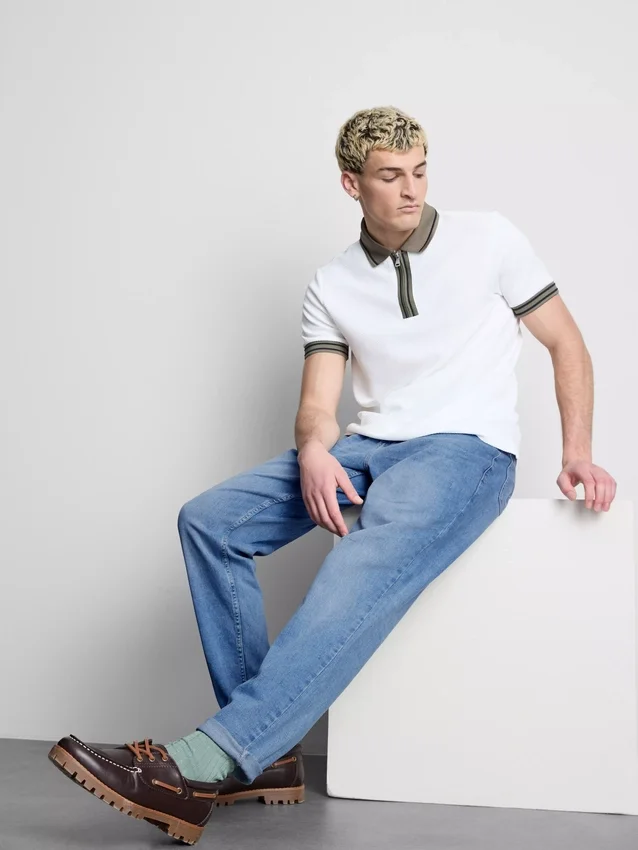 Jeans med medelhög midja och smal passform
