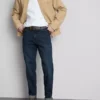 Jeans med medelhög midja och smal passform