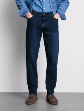 Jeans med medelhög midja och smal passform