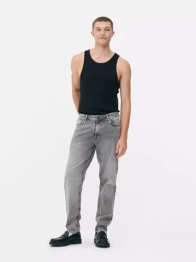 Jeans med medelhög midja och smal passform