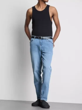 Jeans med medelhög midja och smal passform