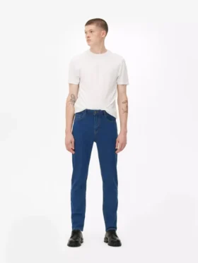Jeans med medelhög midja och smal passform