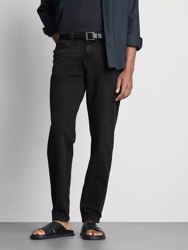 Jeans med medelhög midja och smal passform