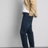 Jeans med medelhög midja och smal passform
