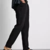 Jeans med medelhög midja och smal passform