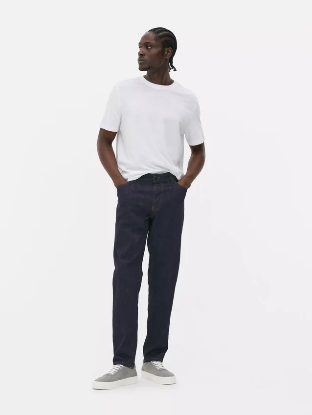 Jeans med medelhög midja och smal passform