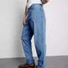 Jeans med medelhög midja och smal passform