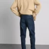 Jeans med medelhög midja och smal passform
