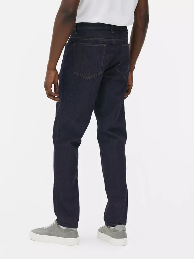 Jeans med medelhög midja och smal passform