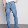 Jeans med medelhög midja och smal passform
