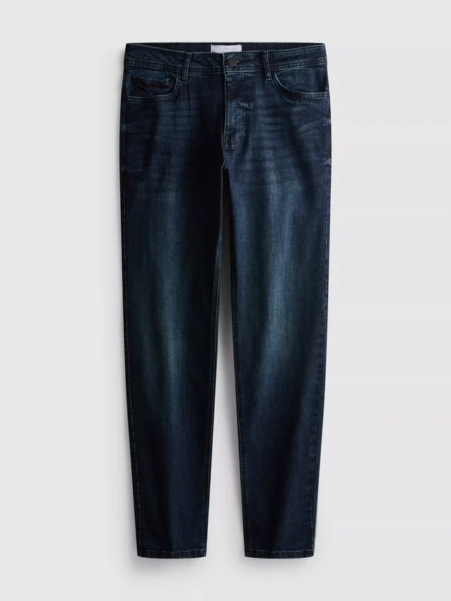 Jeans med medelhög midja och smal passform