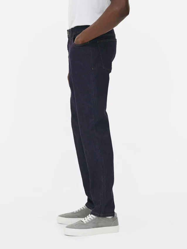 Jeans med medelhög midja och smal passform