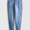 Jeans med medelhög midja och smal passform