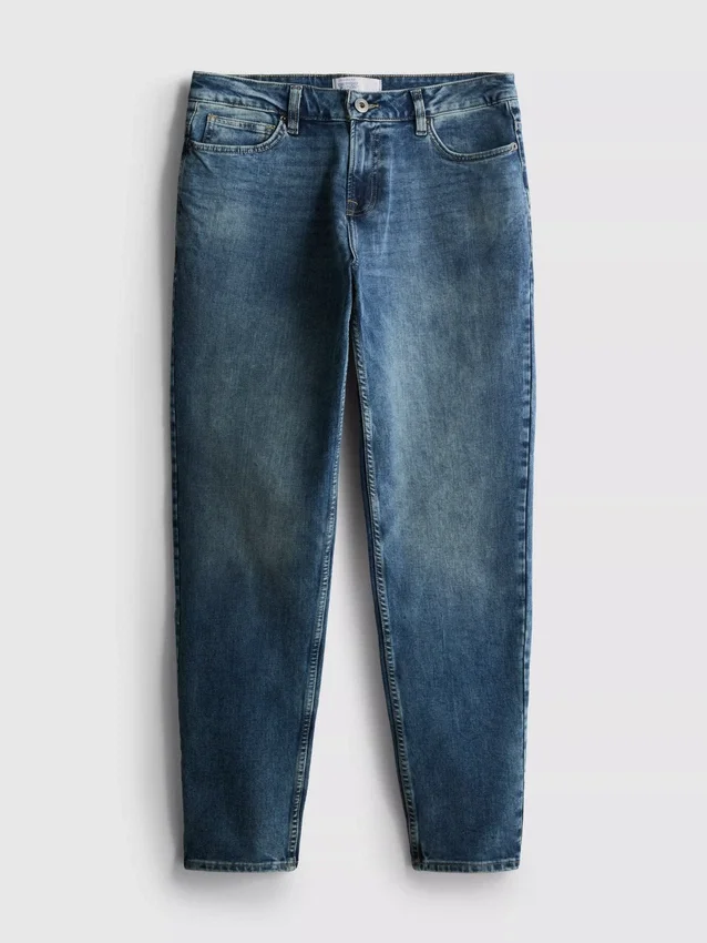 Jeans med medelhög midja och smal passform