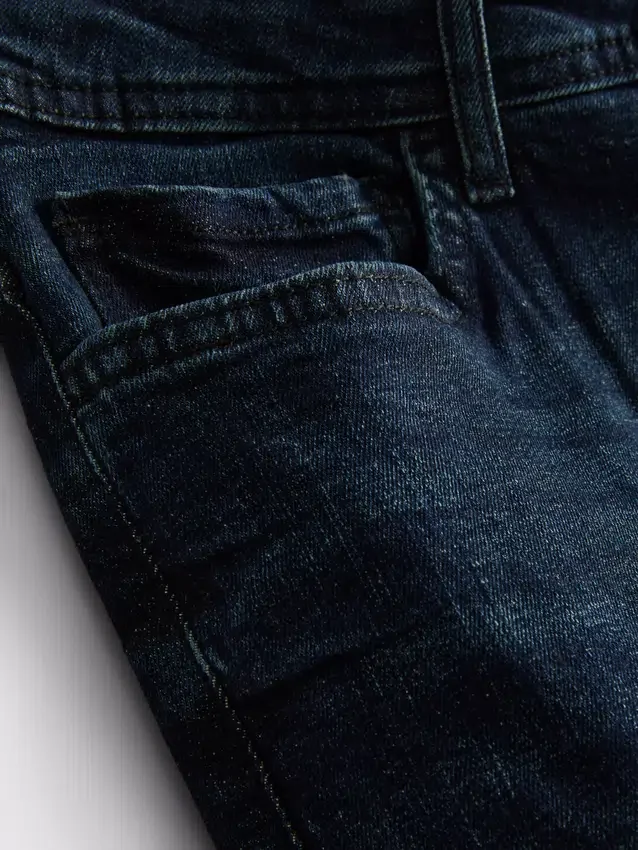 Jeans med medelhög midja och smal passform