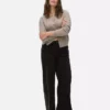 Jeans med medelhög midja och vida ben