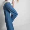 Jeans med vid ben och fickor fram