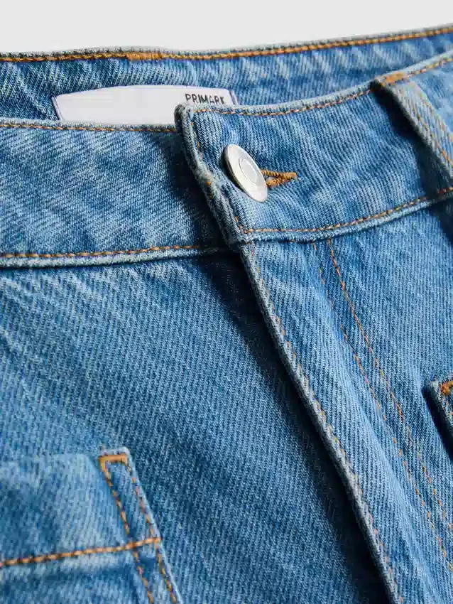 Jeans med vid ben och fickor fram