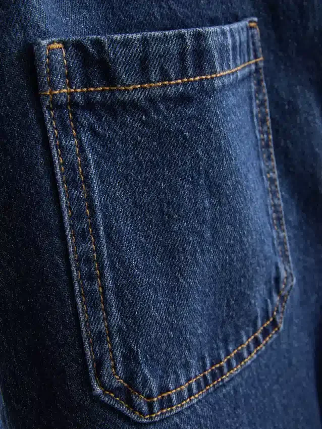 Jeans med vid ben och fickor fram