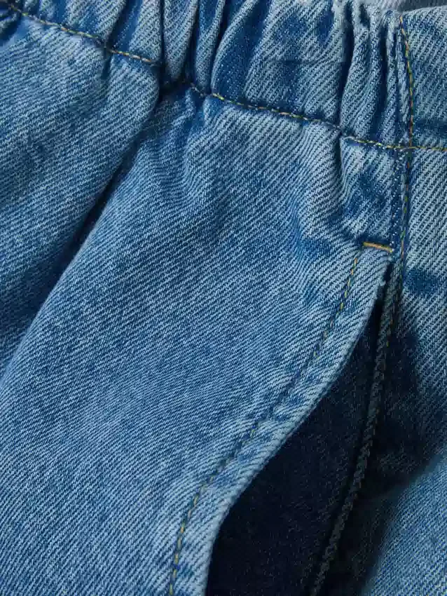Jeansbyxor med medelhög midja