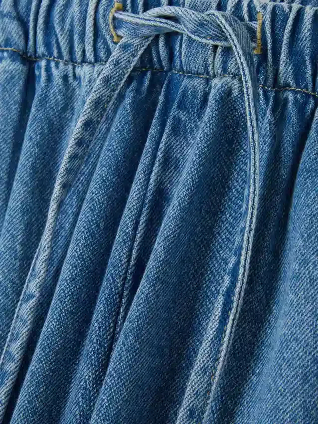 Jeansbyxor med medelhög midja