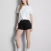 Jeansshorts med medelhög midja och uppvikt kant