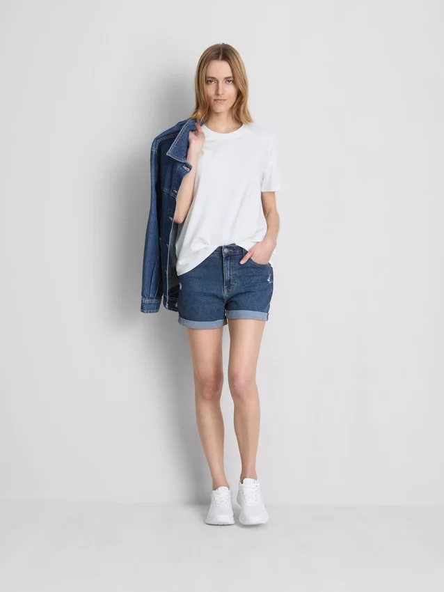 Jeansshorts med medelhög midja och uppvikt kant