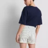 Jeansshorts med medelhög midja och uppvikt kant